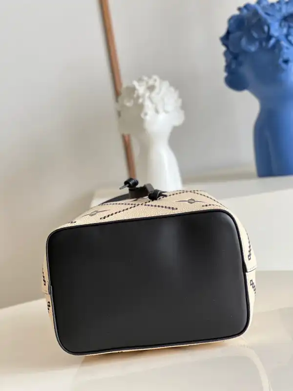 LOUIS VUITTON NÉONOÉ BB