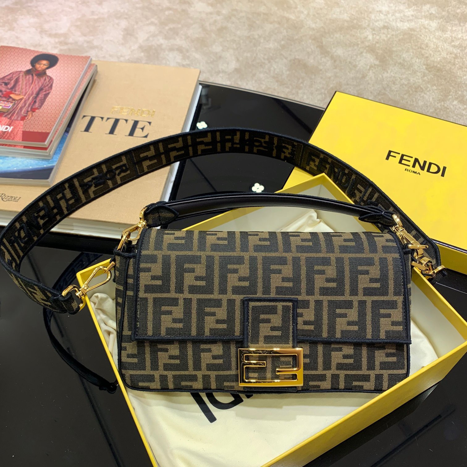 HOT SALE FENDI BAGUETTE