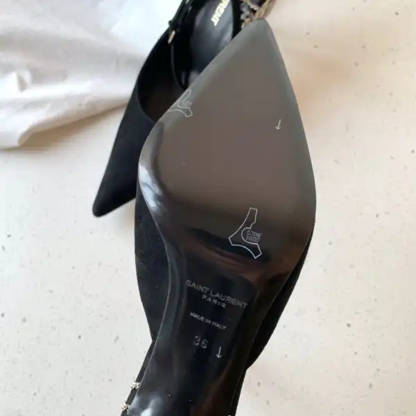 First Bag Ru YSL CHAIN PUMPS