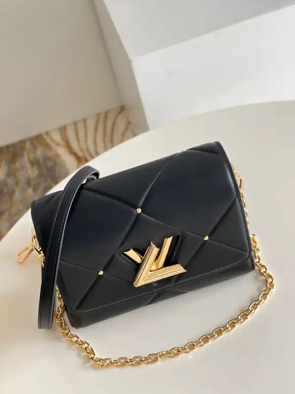 LOUIS VUITTON TWIST MM