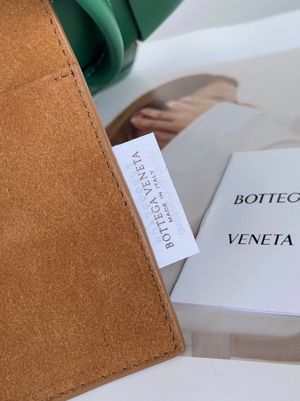 [FREE SHIPPING] BOTTEGA VENETA ARCO