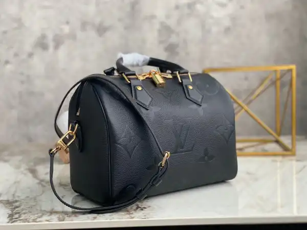 Repladies offers premium fake Louis bags at unbeatable prices. Our products are cheap because we focus on direct sales LOUIS VUITTON SPEEDY BANDOULIÈRE 25