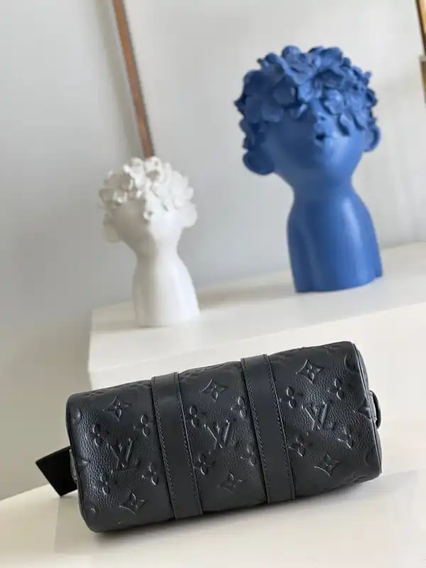 Frstbag ru LOUIS VUITTON KEEPALL BANDOULIÈRE 25