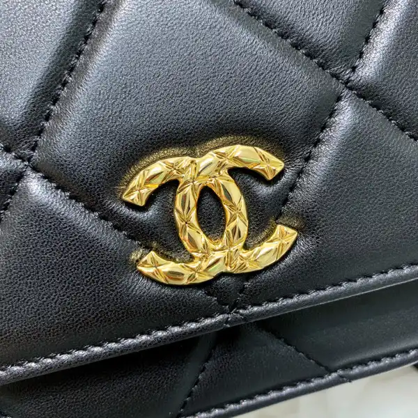 First bag ru CHANEL WALLET