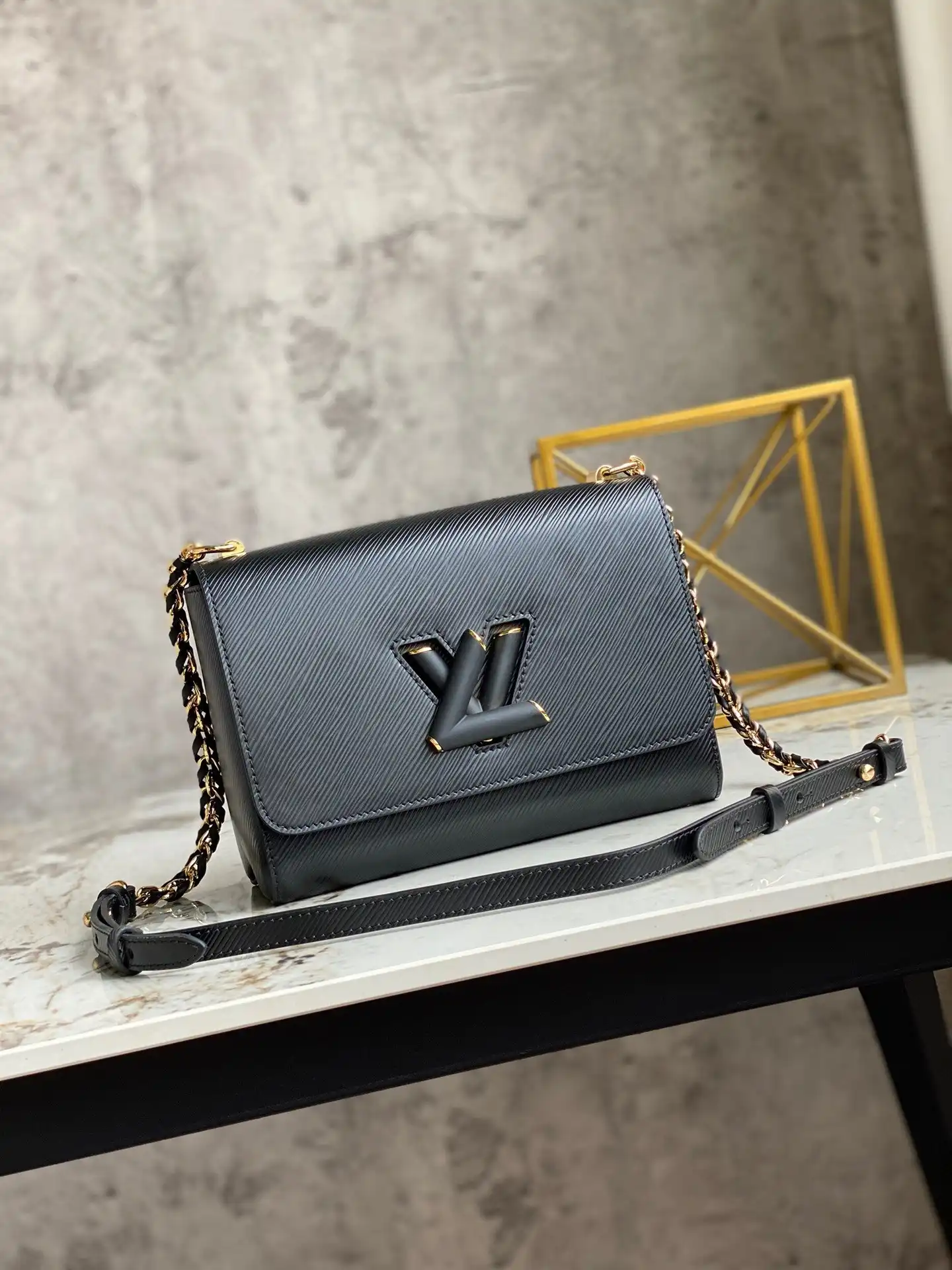 Aaa replica ru LOUIS VUITTON TWIST MM