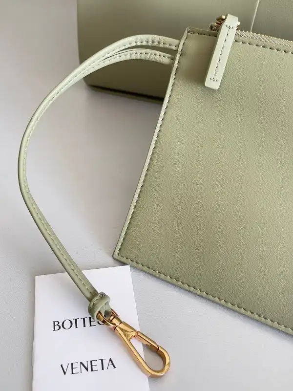 Bagsoffer BOTTEGA VENETA Arco MEDIUM Tote