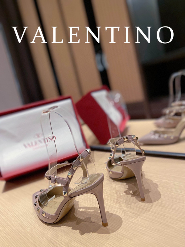 HOT SALE VALENTINO ROCKSTUD SANDAL