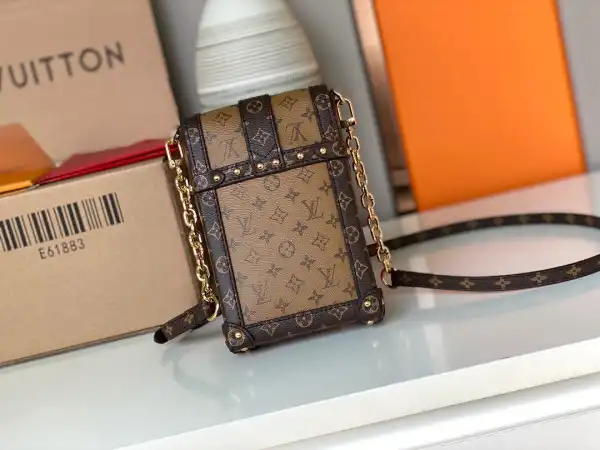 Frstbag ru LOUIS VUITTON VERTICAL TRUNK POCHETTE