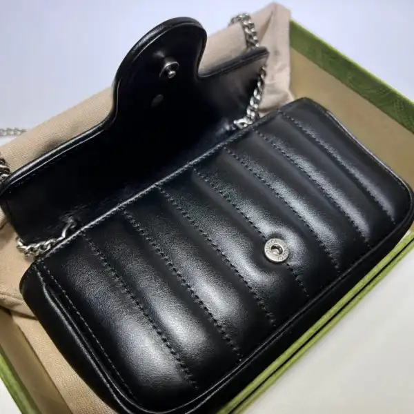 GUCCI GG Marmont super mini bag