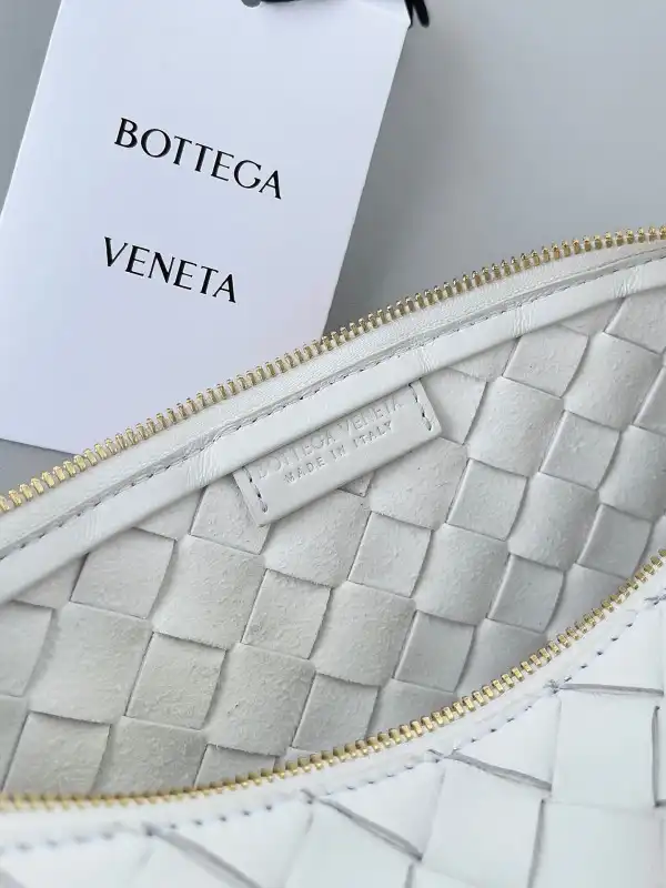 Frstbag ru BOTTEGA VENETA Pouch On Strap