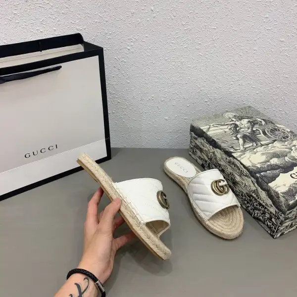 Bagsoffer GUCCI Leather espadrille sandal