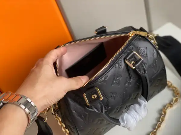 Repladies offers premium fake Louis bags at unbeatable prices. Our products are cheap because we focus on direct sales LOUIS VUITTON SPEEDY BANDOULIÈRE 22