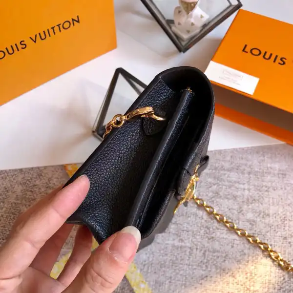 First bag ru LOUIS VUITTON VAVIN CHAIN WALLET