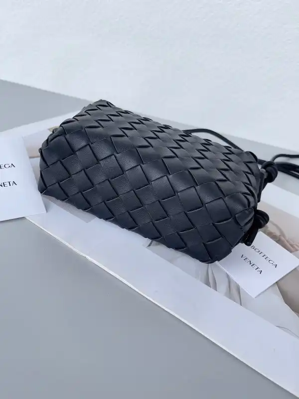 Yupoo bagsoffer BOTTEGA VENETA Mini Loop Camera Bag