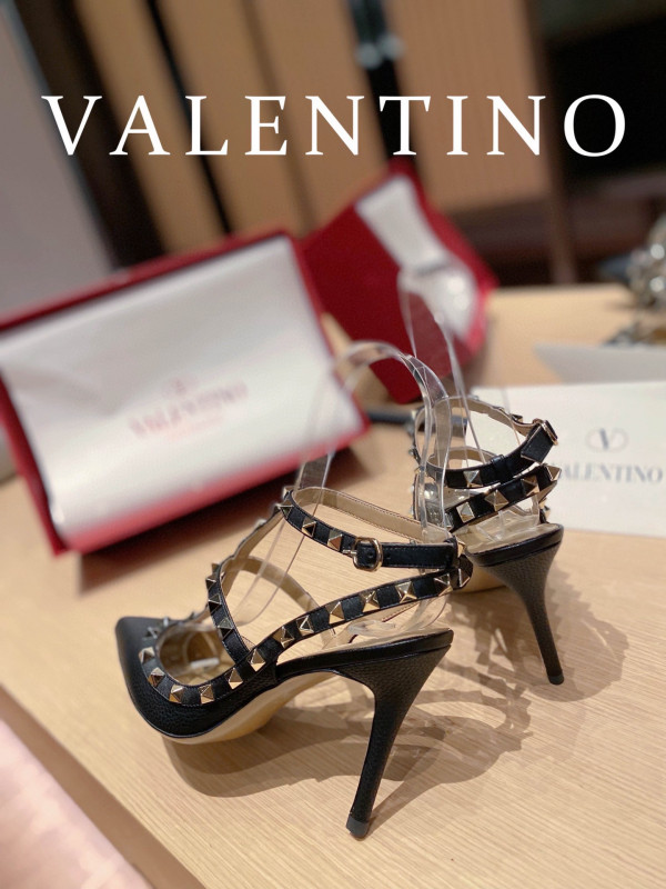 VALENTINO ROCKSTUD SANDAL