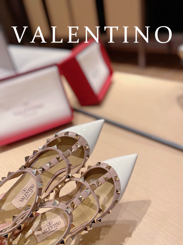 HOT SALE VALENTINO ROCKSTUD SANDAL