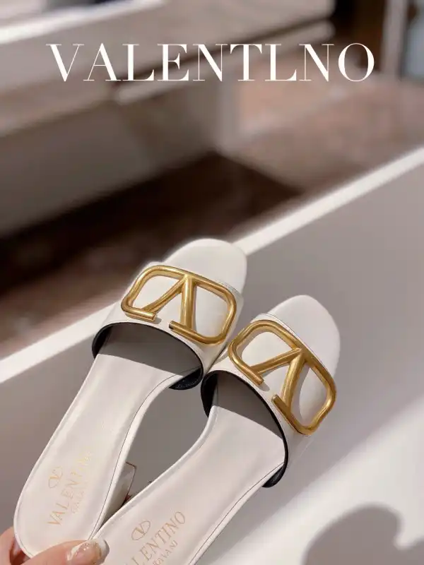 Yupoo bagsoffer VALENTINO VLOGO SIGNATURE SLIDE SANDAL