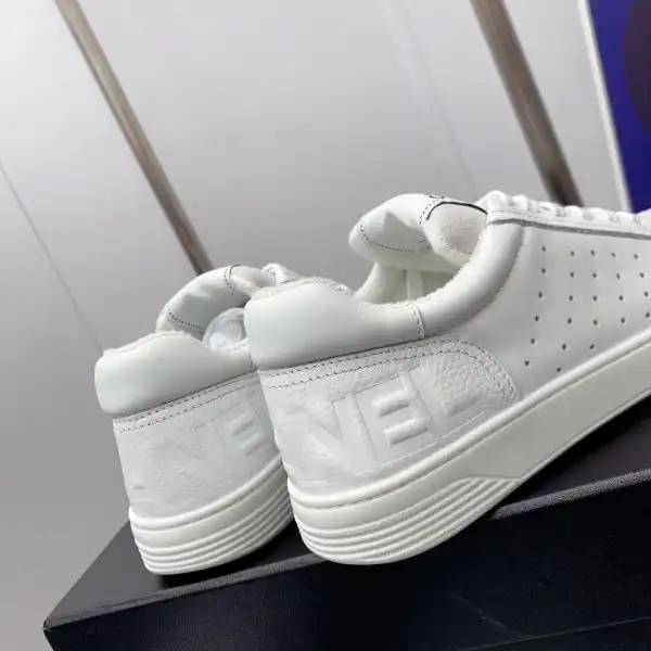 CHANEL SNEAKER