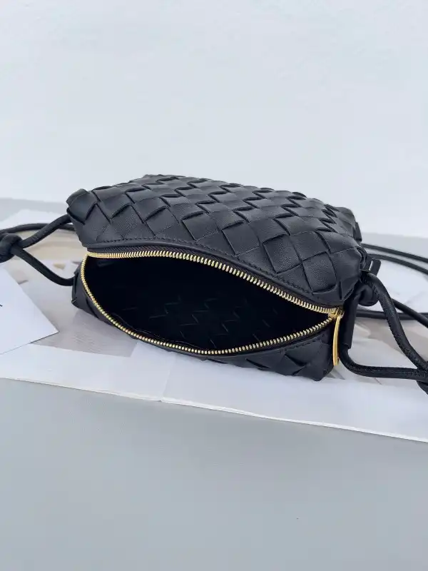 First bag ru BOTTEGA VENETA Mini Loop Camera Bag