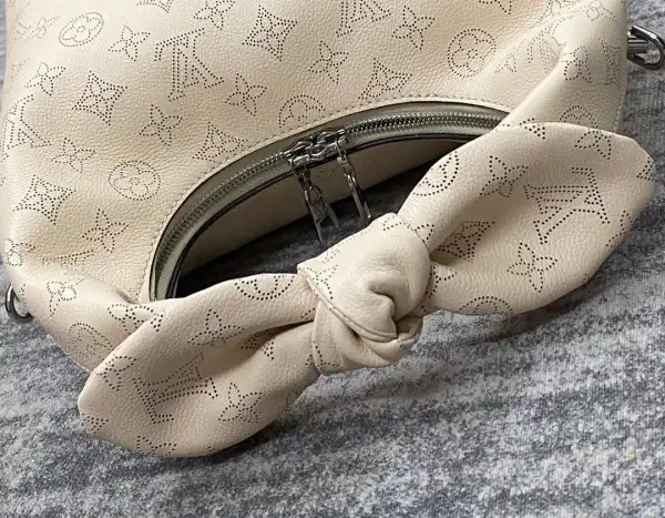 Frstbag ru LOUIS VUITTON WHY KNOT PM