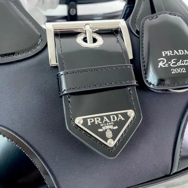 Bagsoffer PRADA Moon padded nappa-leather bag