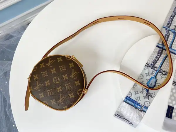 First bag ru LOUIS VUITTON BOITE CHAPEAU SOUPLE PM