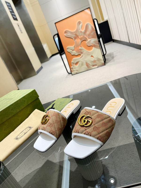 HOT SALE GUCCI GG matelassé canvas slide sandal