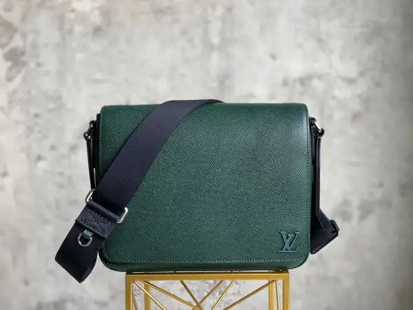 LOUIS VUITTON DISTRICT PM