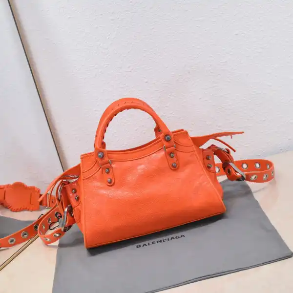 Bagsoffer BALENCIAGA NEO CAGOLE XS HANDBAG