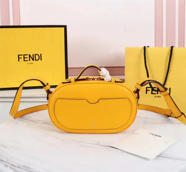 Bagsoffer FENDI CAMERA BAG