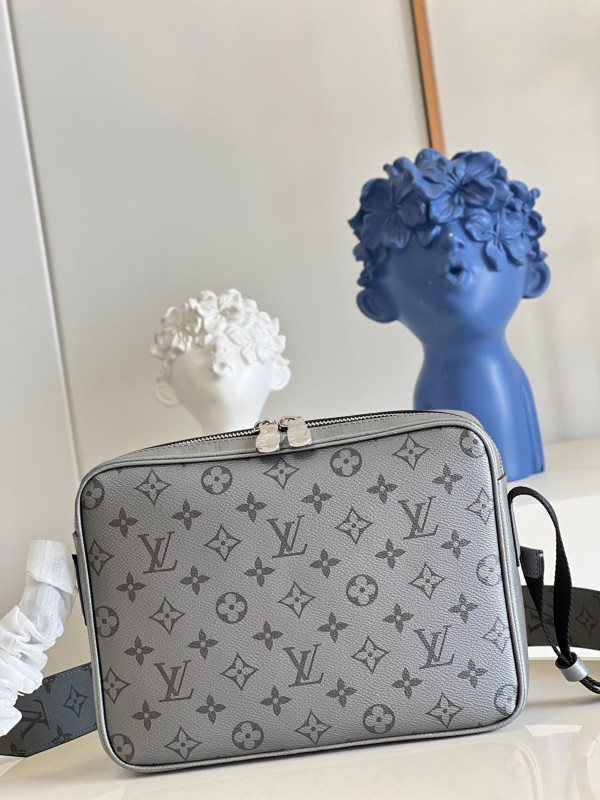 [FREE SHIPPING] LOUIS VUITTON OUTDOOR MESSENGER