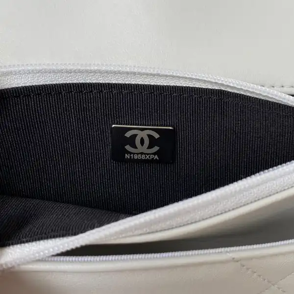 Firstbag Ru CHANEL19 WALLET ON CHAIN