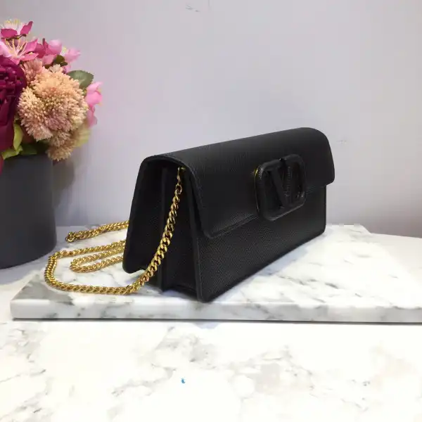 VALENTINO GARAVANI VSLING GRAINY CALFSKIN WALLET WITH CHAIN STRAP