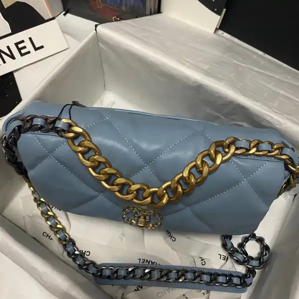 First bag ru CHANEL 19 FLAP BAG