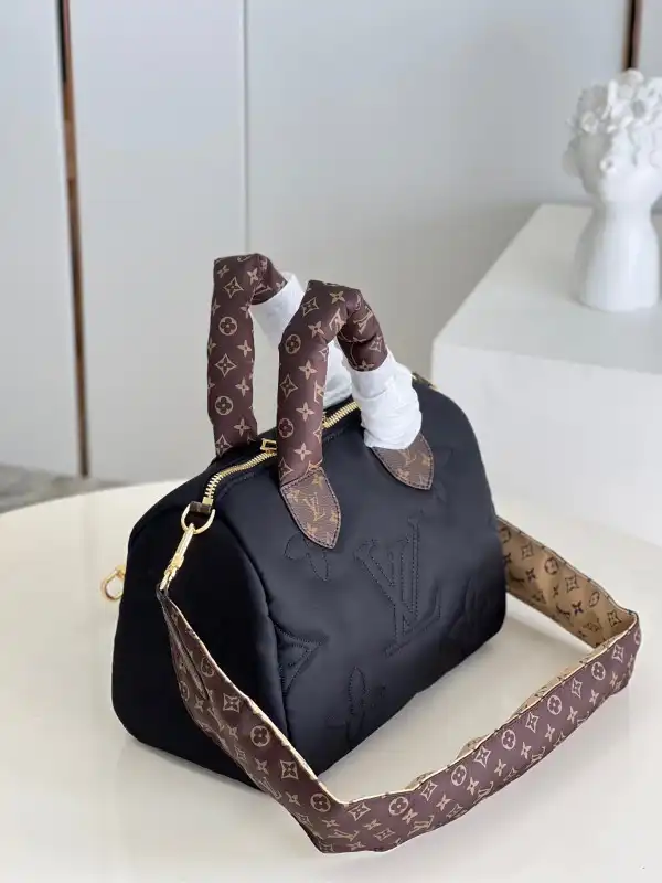 Repladies offers premium fake Louis bags at unbeatable prices. Our products are cheap because we focus on direct sales LOUIS VUITTON SPEEDY BANDOULIÈRE 25