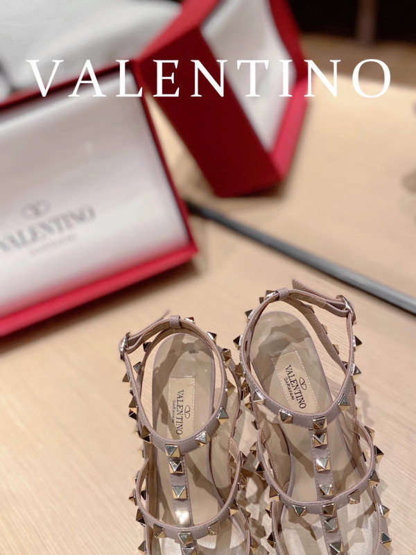 HOT SALE VALENTINO ROCKSTUD SANDAL