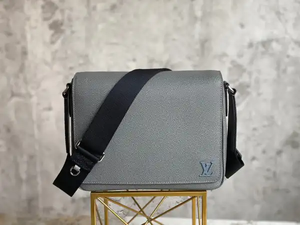 Aaa replica ru LOUIS VUITTON DISTRICT PM