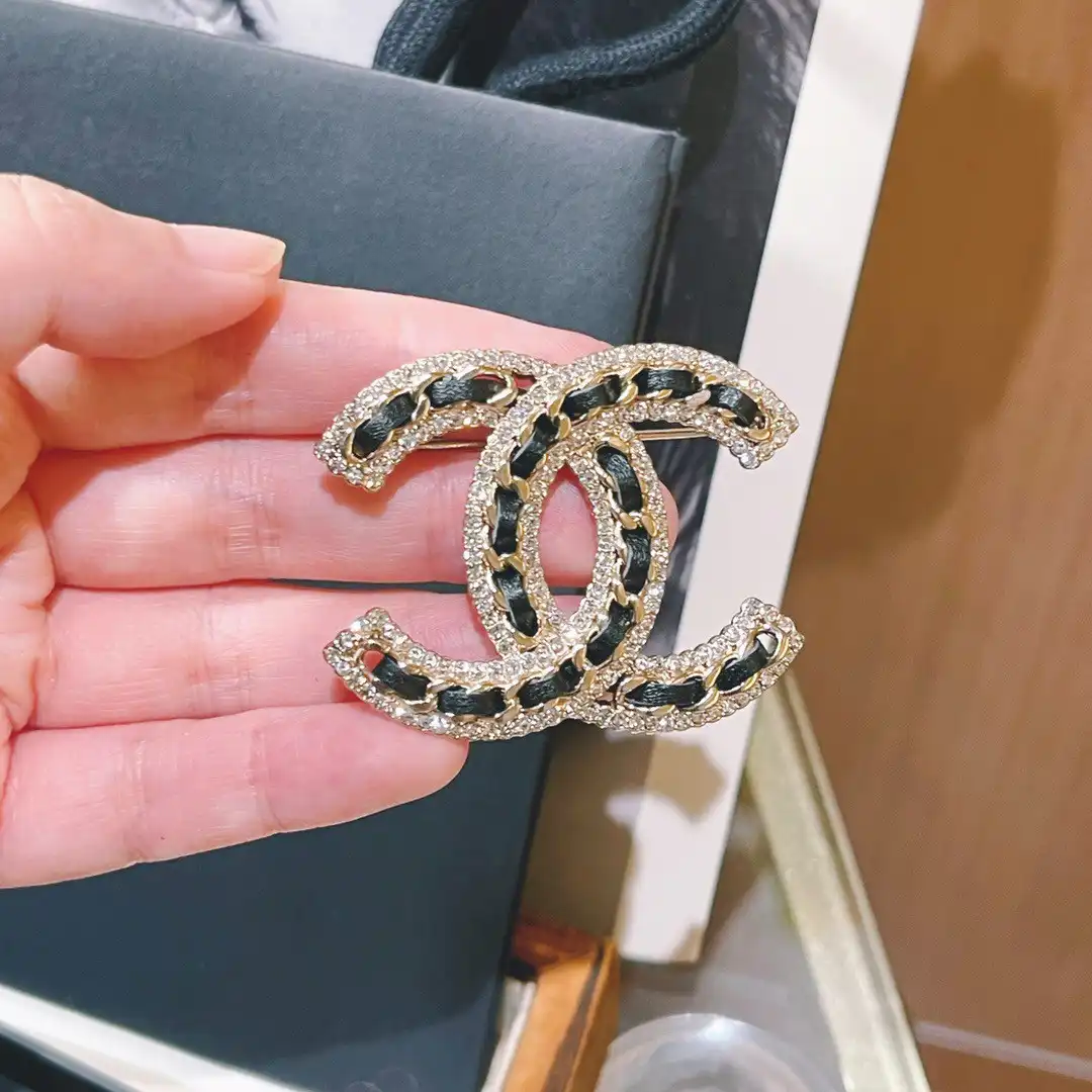 CL BROOCH