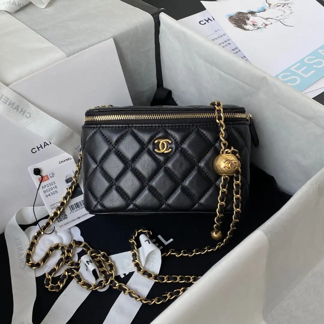 CHANEL CHANELUTCH WITH CHAIN