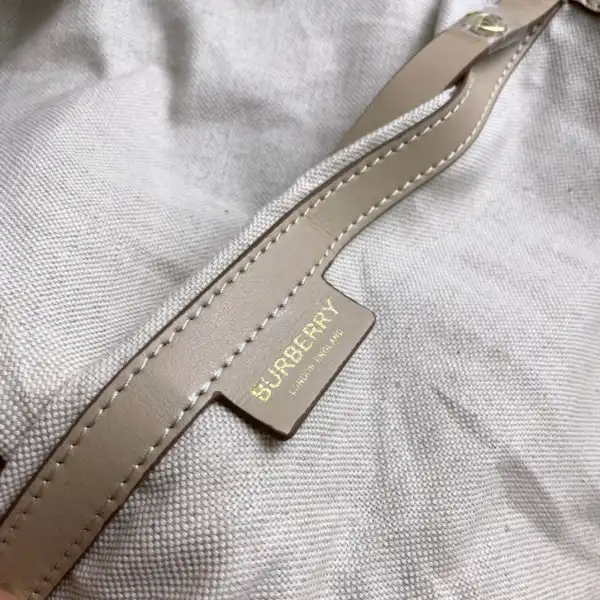 BURBERRY Beach Tote