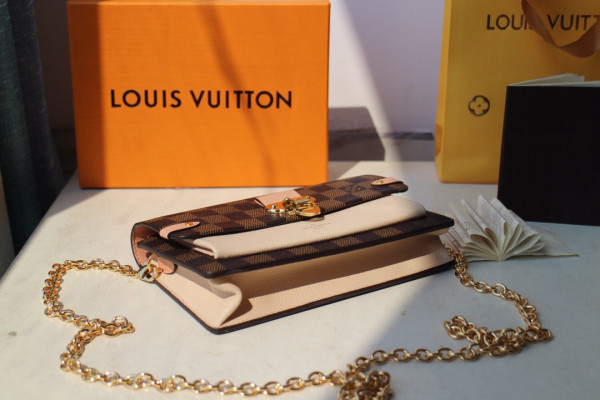 HOT SALE LOUIS VUITTON VAVIN CHAIN WALLET