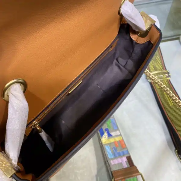 First Bag Ru FENDI BAGUETTE CHAIN