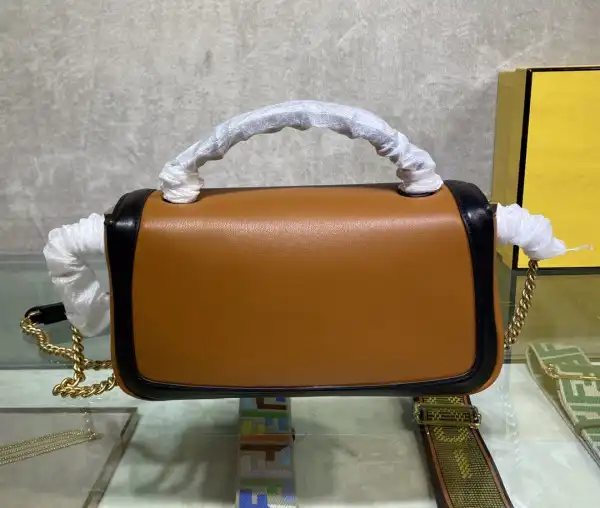 First Bag Ru FENDI BAGUETTE CHAIN