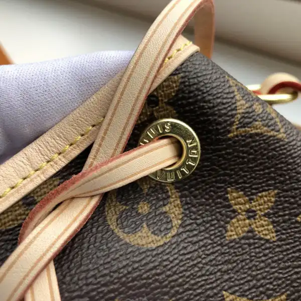 First bag ru LOUIS VUITTON NOE BB