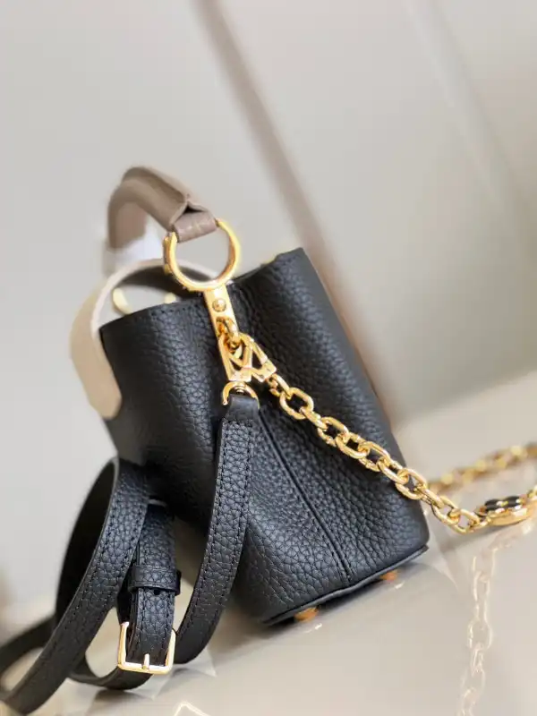 First bag ru LOUIS VUITTON CAPUCINES MINI