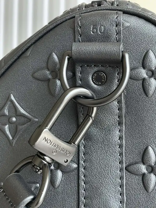 First bag ru LOUIS VUITTON KEEPALL BANDOULIÈRE 50