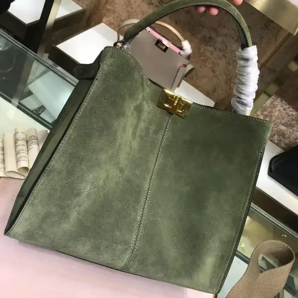 Bagsoffer FENDI PEEKABOO