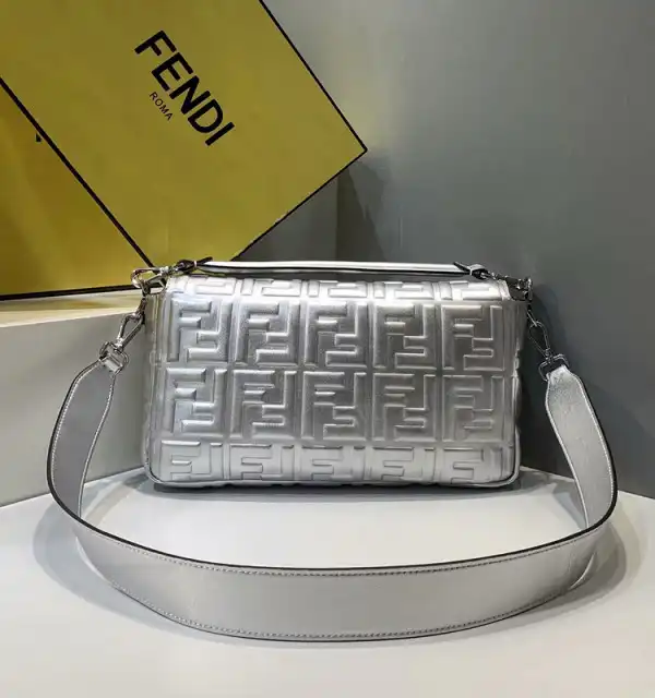 Bagsoffer FENDI BAGUETTE