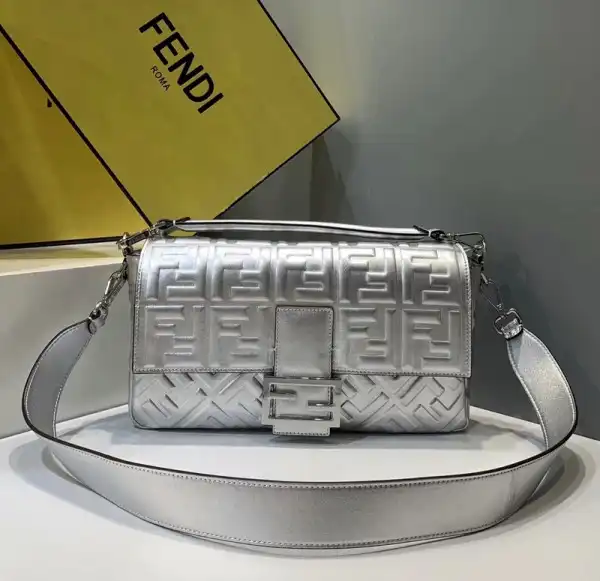 FENDI BAGUETTE