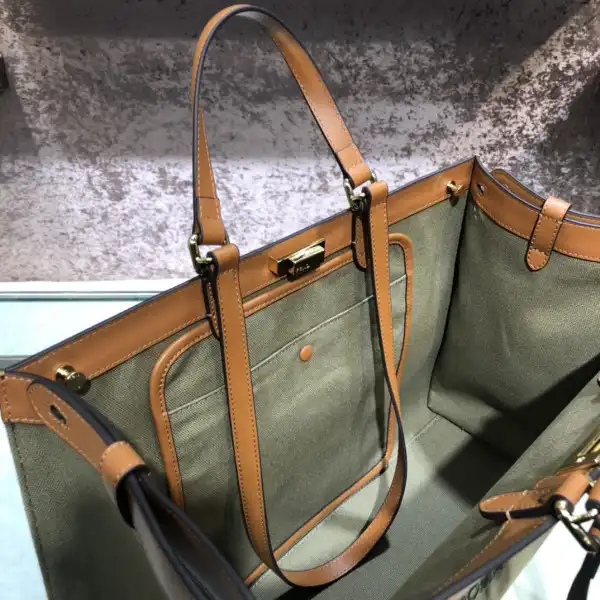 Yupoo bagsoffer FENDI PEEKABOO X-TOTE